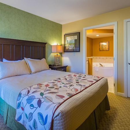 Vacation Village In The Berkshires Hancock Kültér fotó A bedroom at the Grand Country Hotel