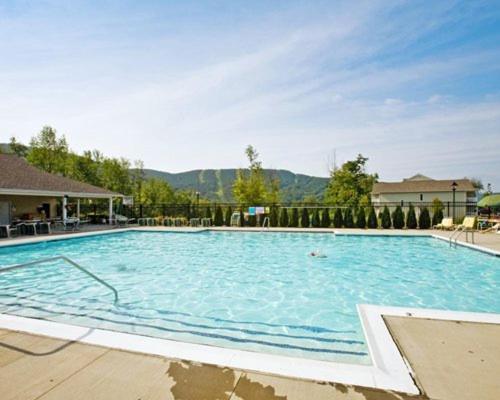 Vacation Village In The Berkshires Hancock Kültér fotó The pool at the Mountain Mile