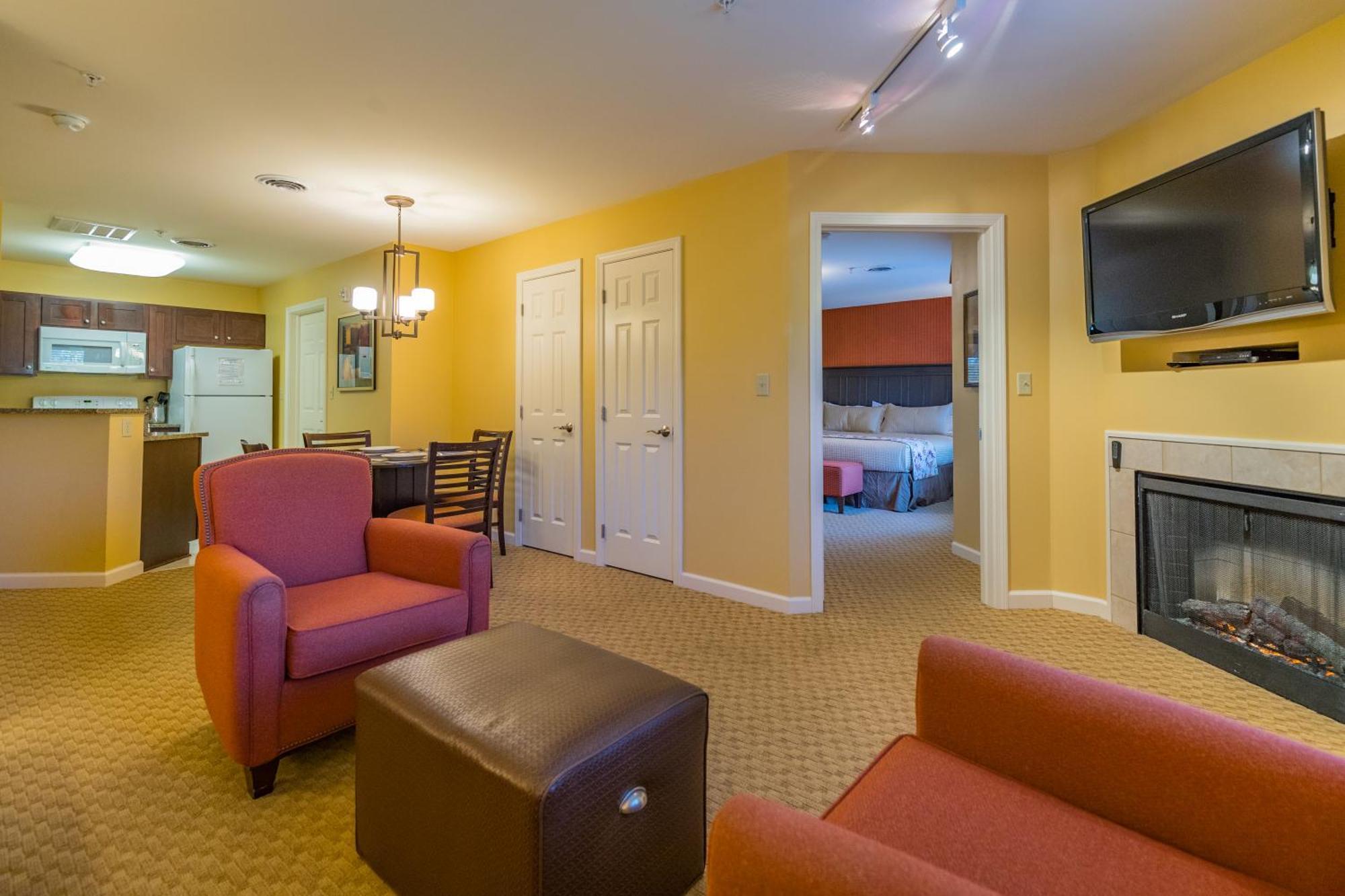 Vacation Village In The Berkshires Hancock Kültér fotó Living room of a typical two-bedroom suite
