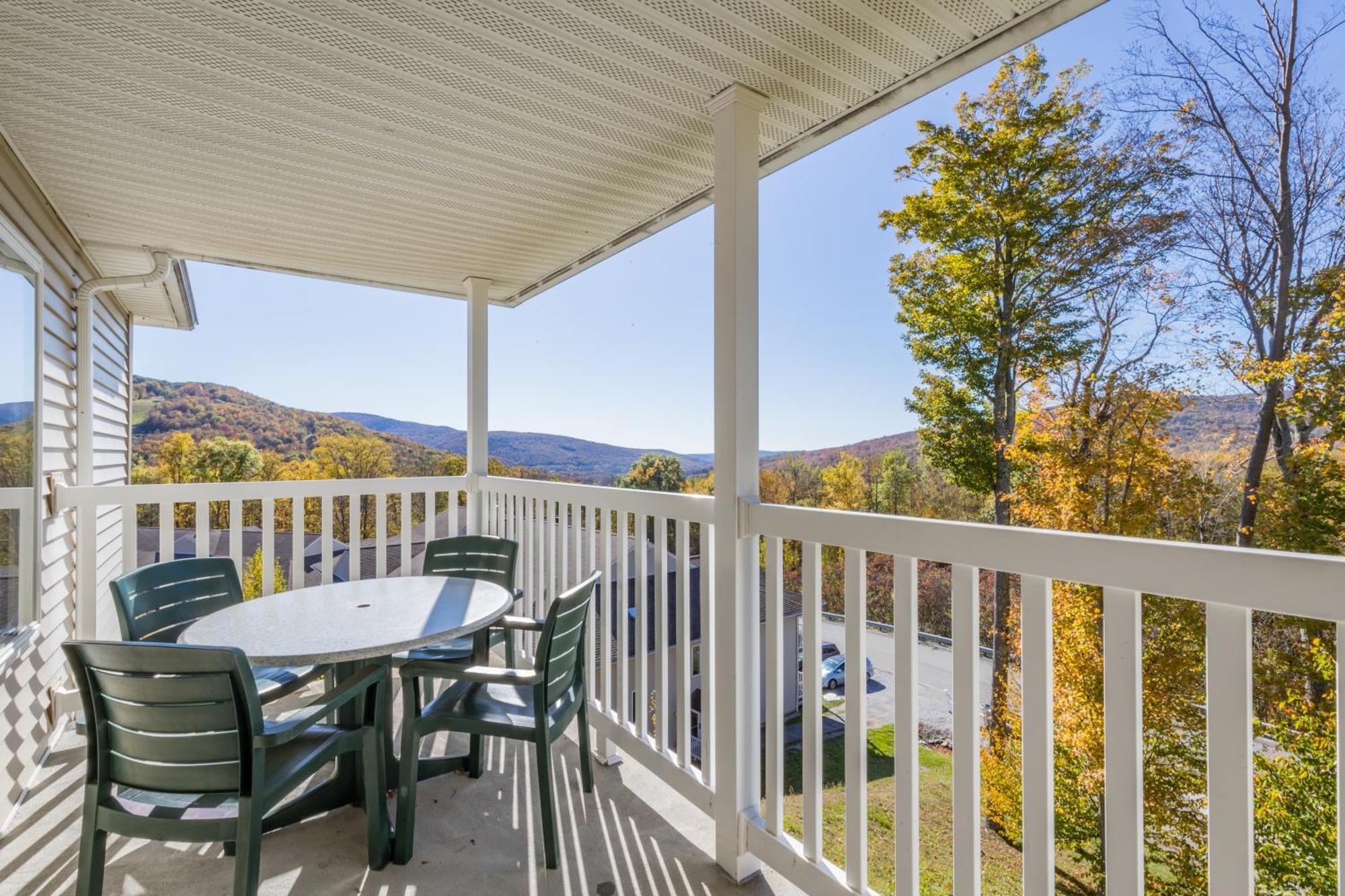 Vacation Village In The Berkshires Hancock Kültér fotó A balcony at the Riverview Apartments