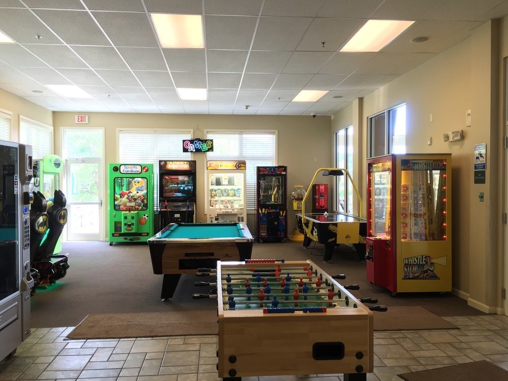 Vacation Village In The Berkshires Hancock Kültér fotó The game room at the Student Union