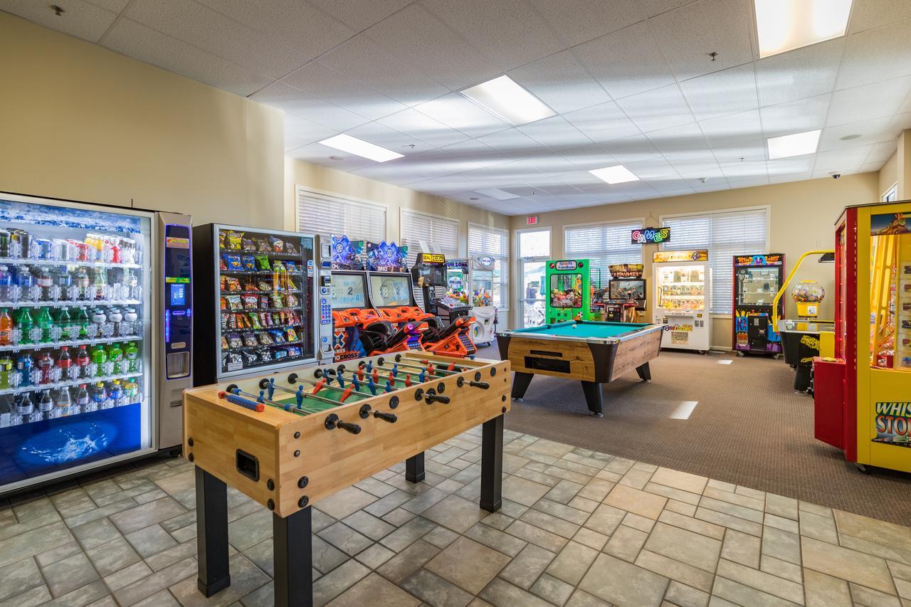 Vacation Village In The Berkshires Hancock Kültér fotó The game room at the station