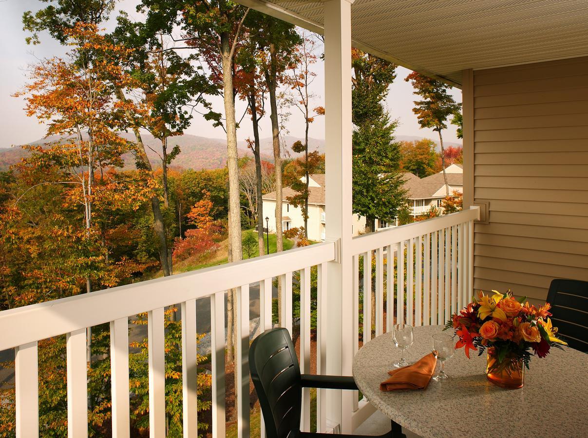 Vacation Village In The Berkshires Hancock Kültér fotó A typical balcony at the Inn at the Opera House