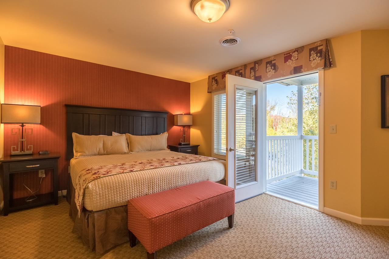 Vacation Village In The Berkshires Hancock Kültér fotó A bedroom at the Inn at the Opera House